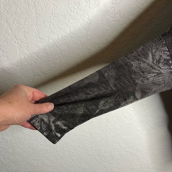 WHBM silver metallic black feather print dolman sleeve top size Small - Picture 6 of 12